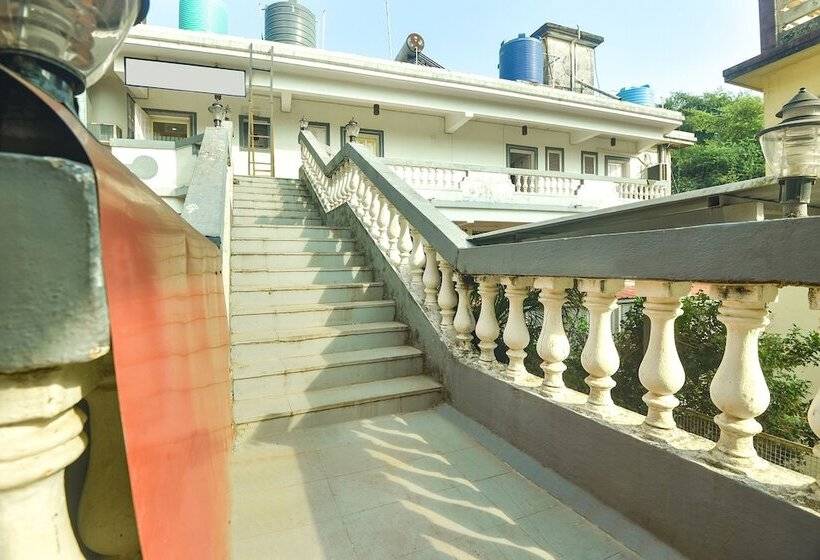 בית מלון כפרי Fabexpress The Golden Leaf