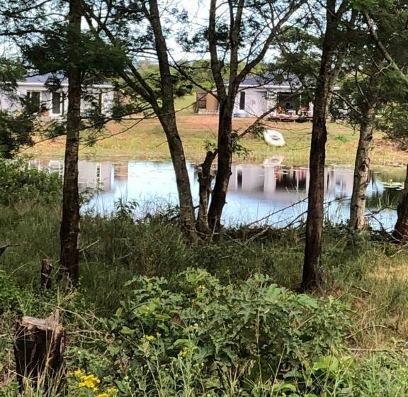 בית מלון כפרי Do Not Stay