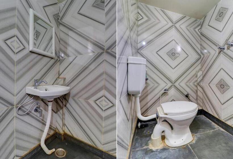 Отель Oyo 81427 Kanika