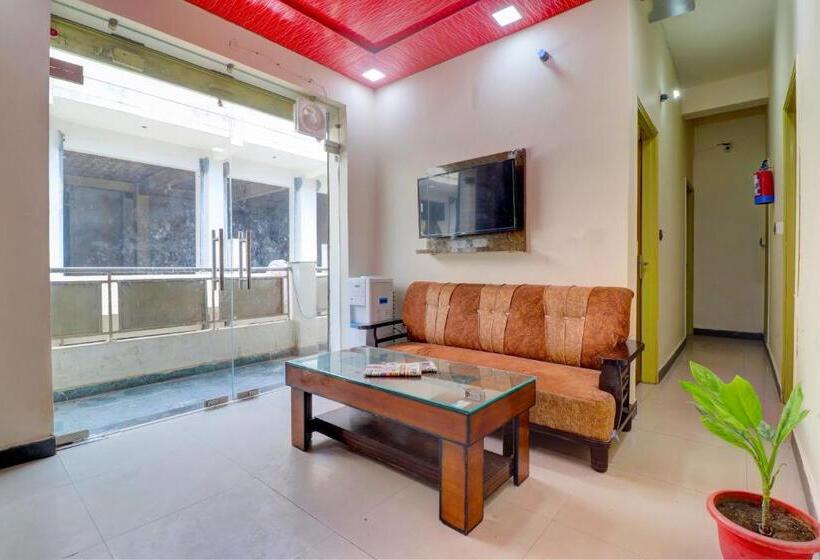 Отель Oyo 81427 Kanika