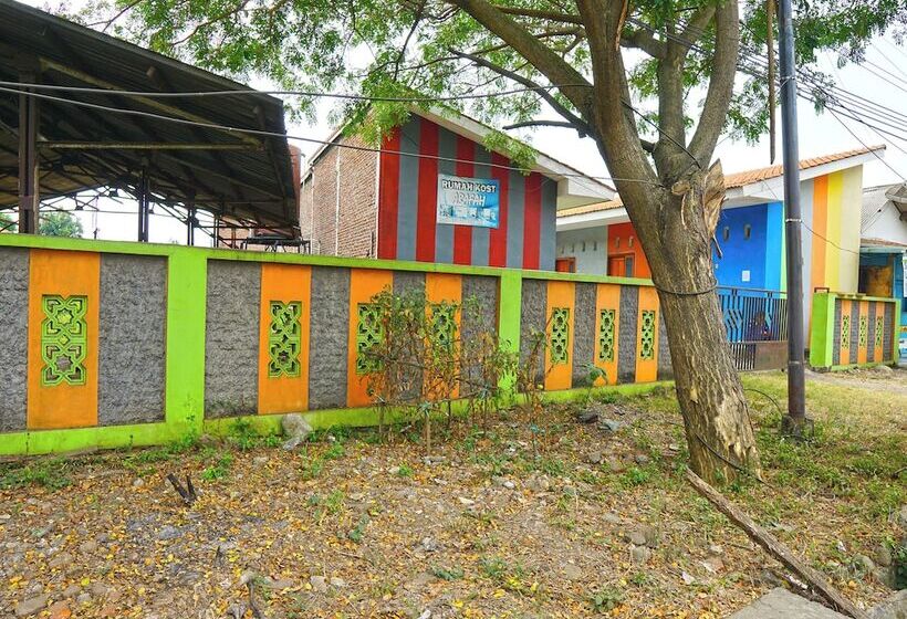 ホテル Spot On 92666 Rumah Kos Arafah Syariah