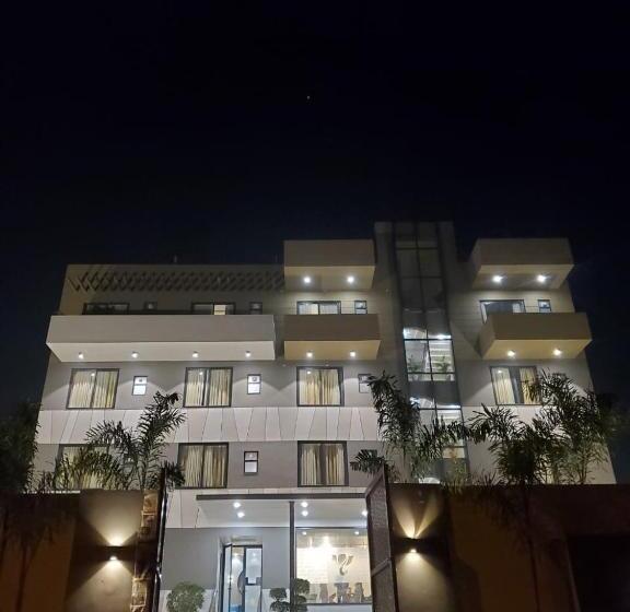 בית מלון כפרי The Golf 1