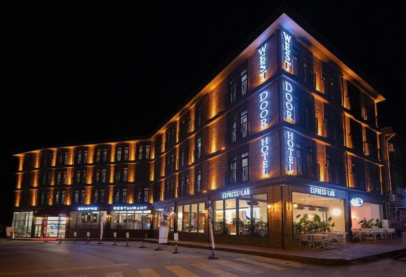 בית מלון כפרי Westdoor