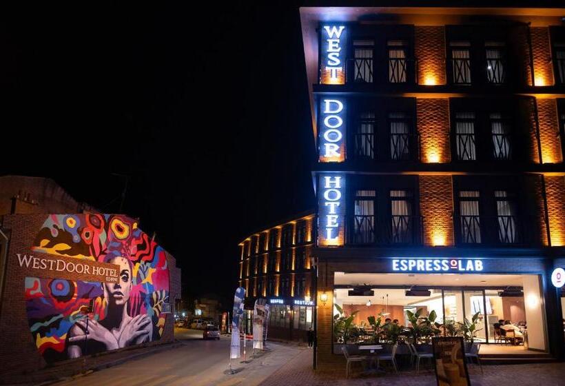 בית מלון כפרי Westdoor