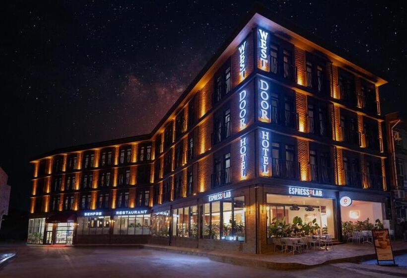 בית מלון כפרי Westdoor