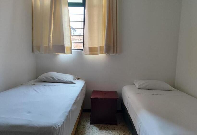 פנסיון Hostal Chocolate Calenda