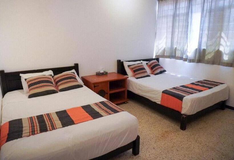 פנסיון Hostal Chocolate Calenda