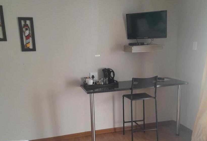 פנסיון Luyolo Guest Lodge