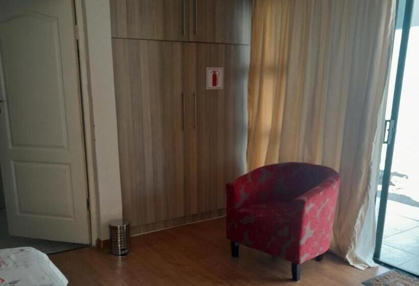 פנסיון Luyolo Guest Lodge