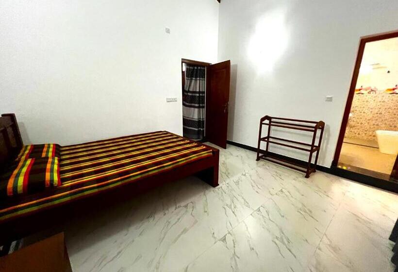 بنسيون Nathaniel S Guest Inn