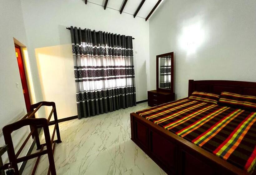 بنسيون Nathaniel S Guest Inn