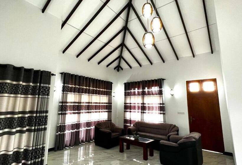 بنسيون Nathaniel S Guest Inn