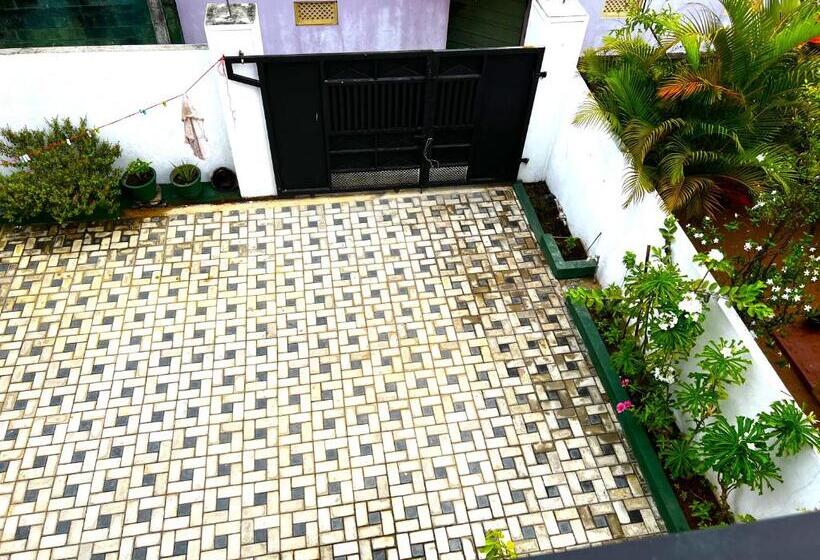 بنسيون Nathaniel S Guest Inn