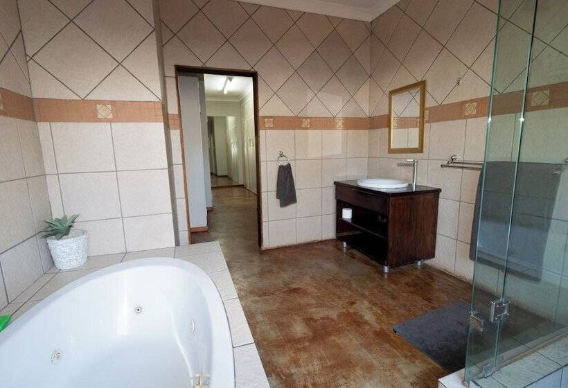 פנסיון Somethin Special