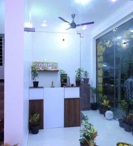 호스텔 Chandrodayam Residency