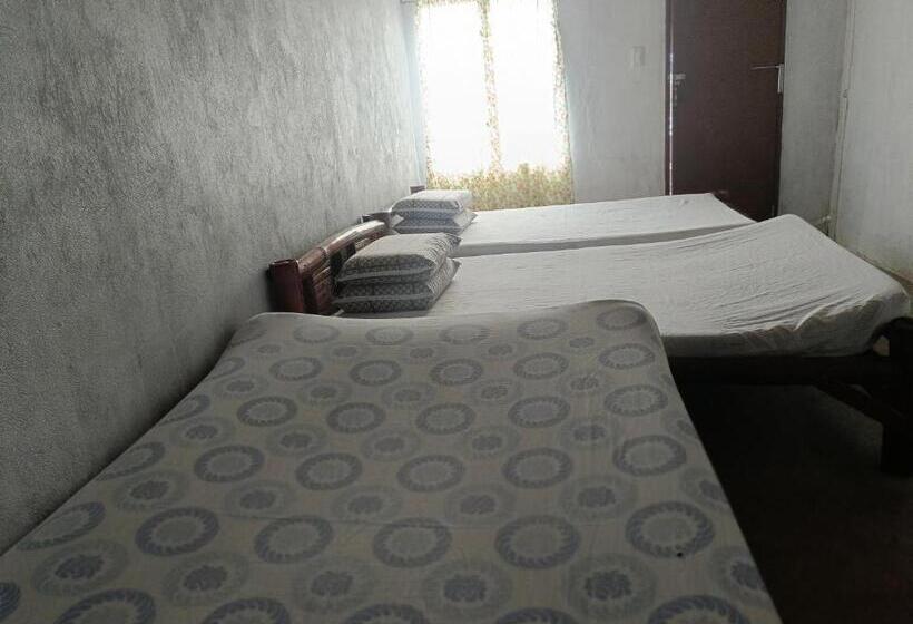 هاستل Magic S Place Beach Resort