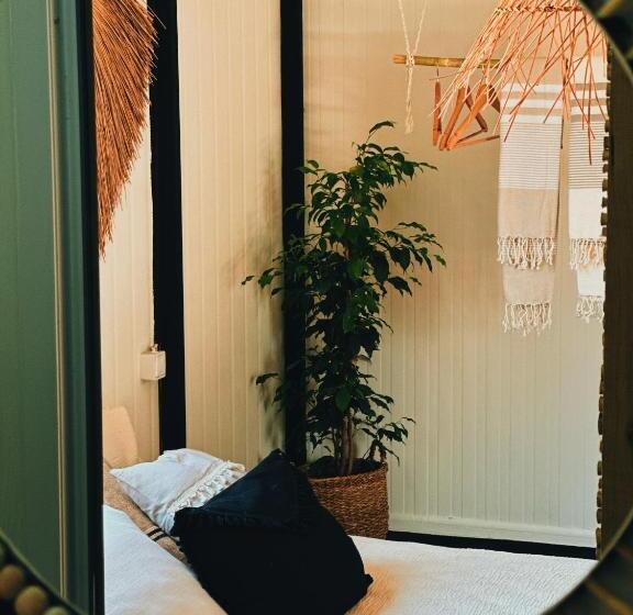 ベッドアンドブレックファースト Alpinia Houses&garden