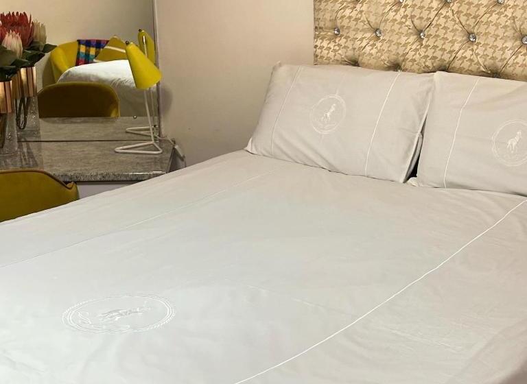 تختخواب و صبحانه Berry On 90