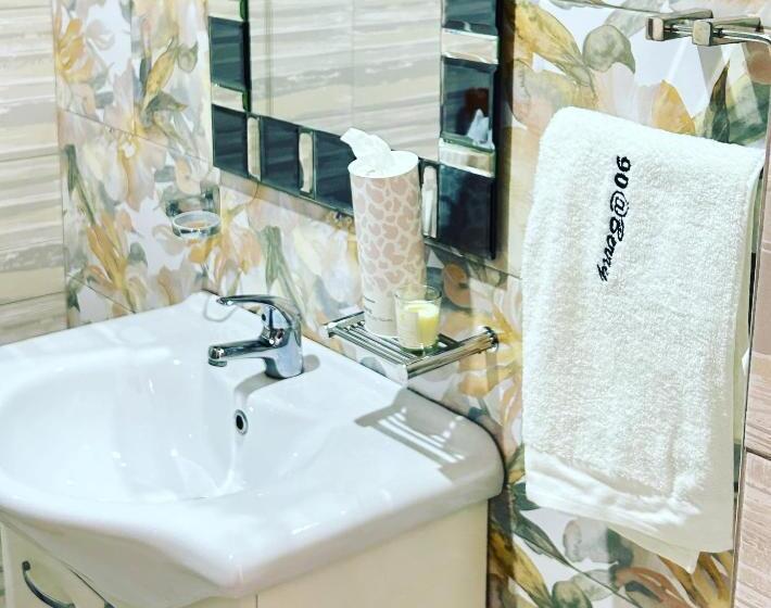 تختخواب و صبحانه Berry On 90