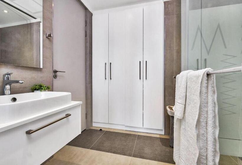 Executive 3 Bed Apartment With Balcony & Executive 2 Bed Apartment In Sandton