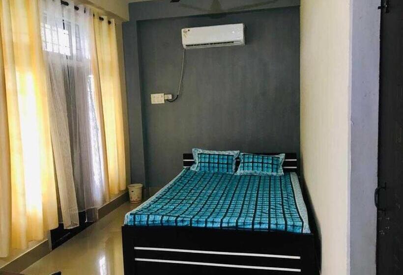 ホテル Oyo Home Road House