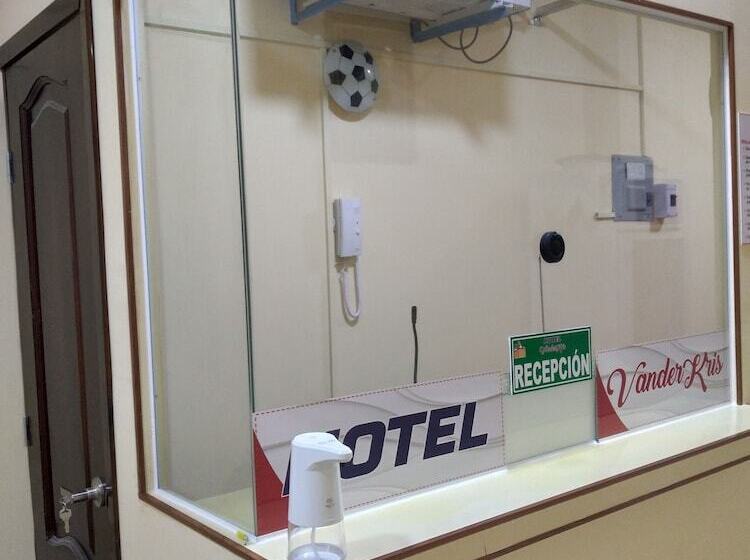 Отель Vanderkris Chone