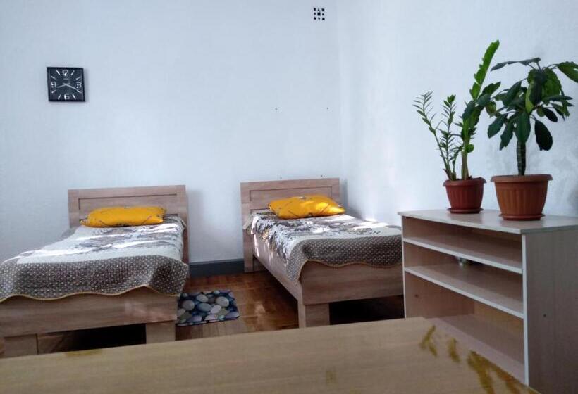 هاستل Bishkek Almaty Stopover