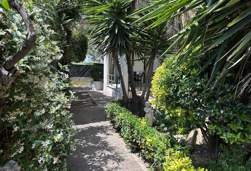 بنسيون Comforthouse Lavilla