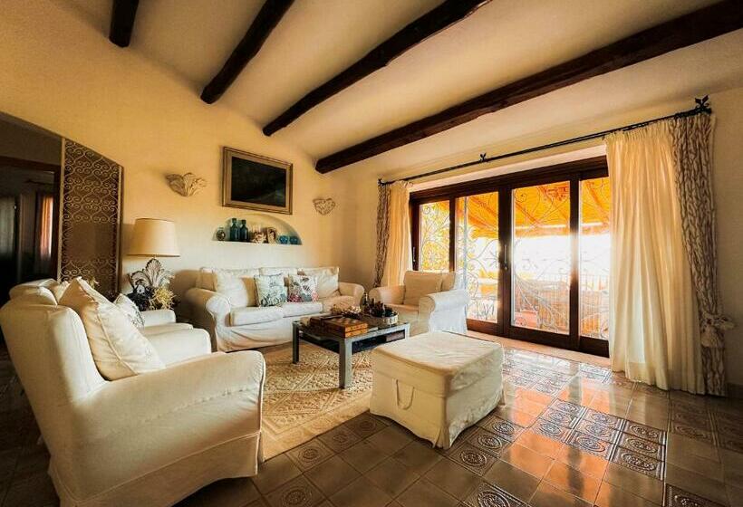 פנסיון Sardinian Luxury Hospitality   Villa Fuli Rooms And More