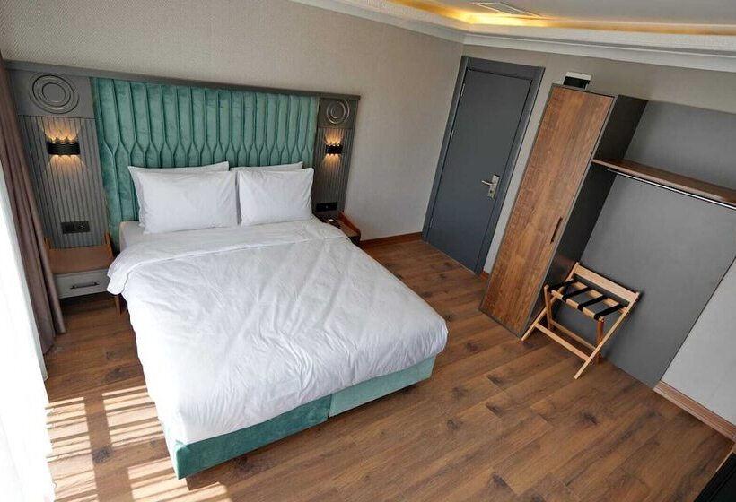 فندق Shelton Airport