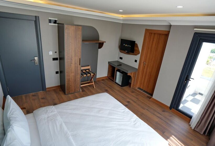 فندق Shelton Airport