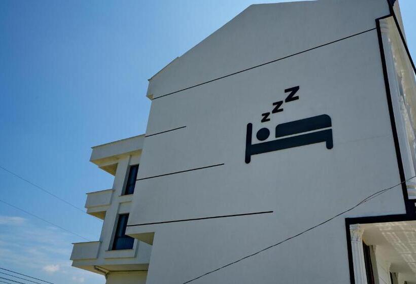 فندق Shelton Airport