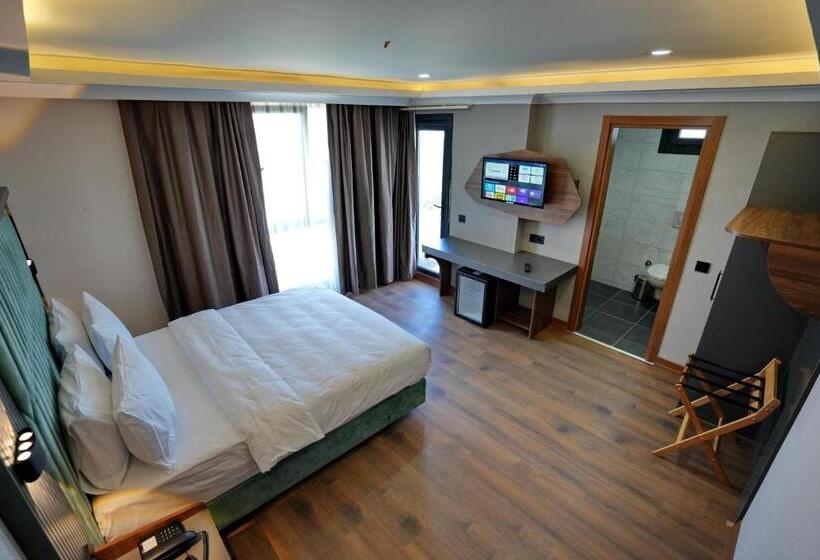 فندق Shelton Airport