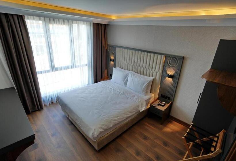 فندق Shelton Airport