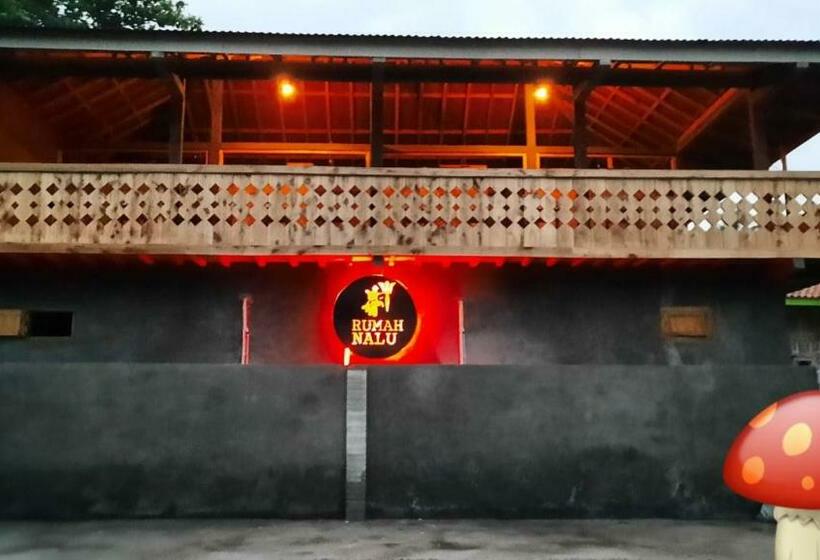 فندق صغير Rumah Nalu Surf Camp