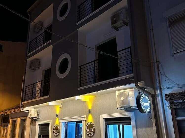 צימר Hadrian S Gate Family Hostel