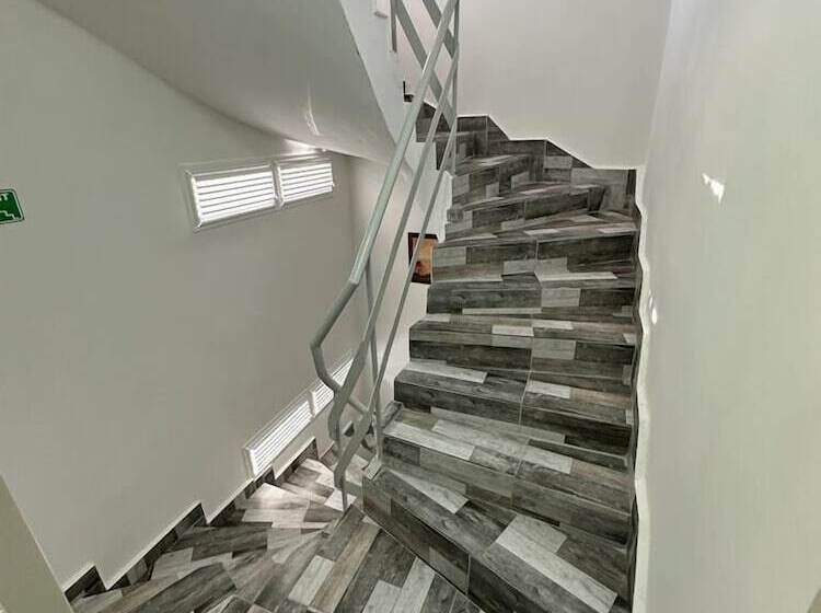 צימר Hadrian S Gate Family Hostel