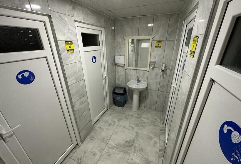 צימר Hadrian S Gate Family Hostel