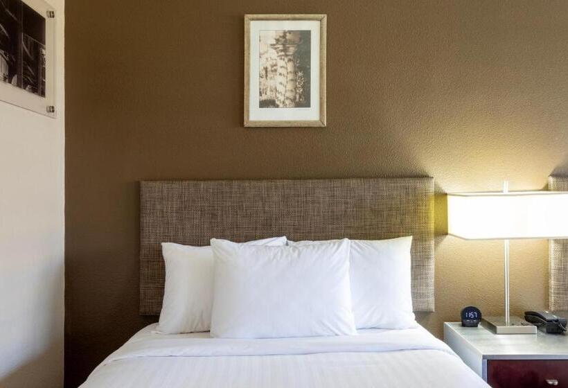 Grandstay Hotel & Suites