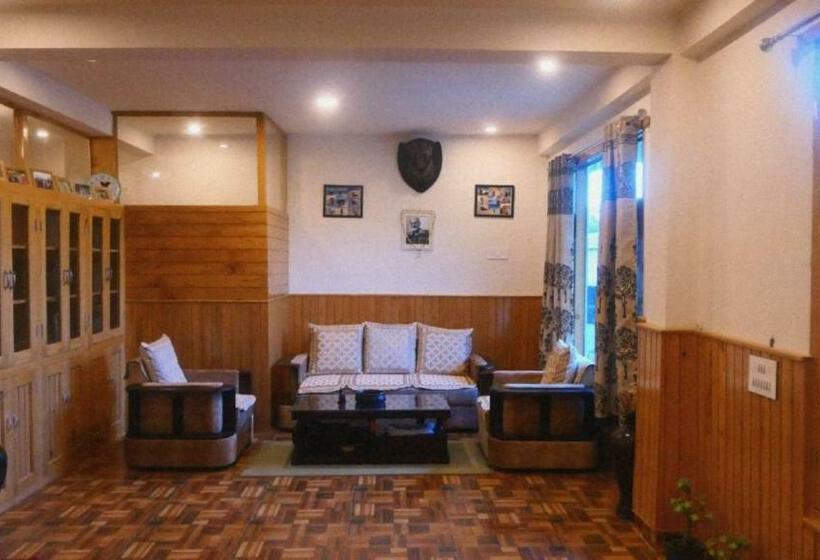 ホテル Alpine Lodge And Stays