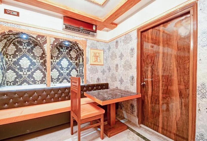 בית מלון כפרי Collection O The Mughalaes Delicacy