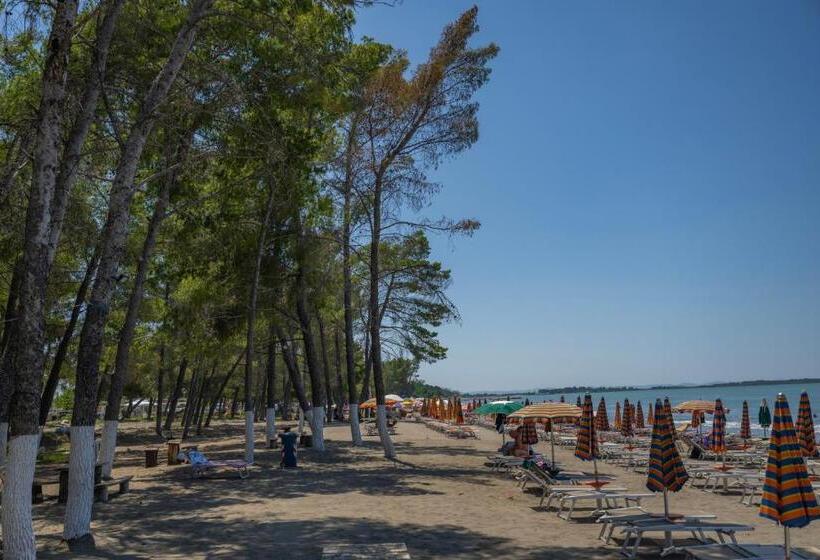 בית מלון כפרי Frojd Kune Resort & Beach