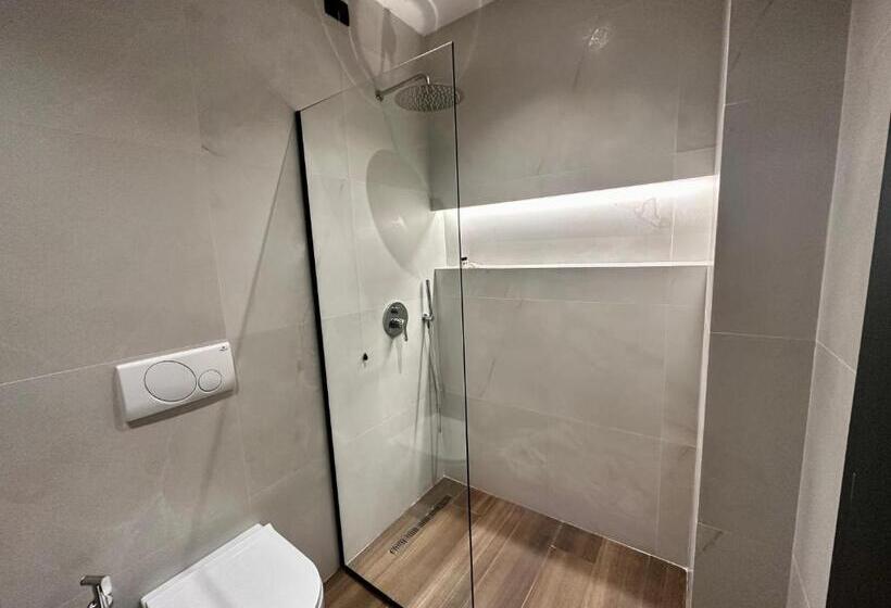 בית מלון כפרי Frojd Kune Resort & Beach