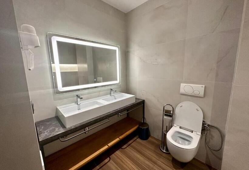 בית מלון כפרי Frojd Kune Resort & Beach