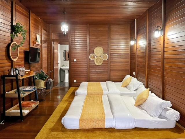 בית מלון כפרי Lazuardy Syariah Park And Villa