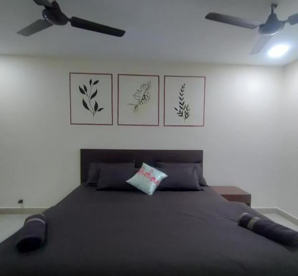 בית מלון כפרי Opulence Resort Awas Alibaug