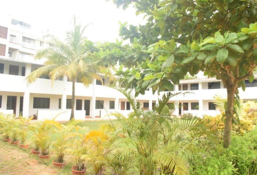 בית מלון כפרי Opulence Resort Awas Alibaug