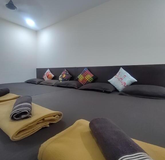 בית מלון כפרי Opulence Resort Awas Alibaug