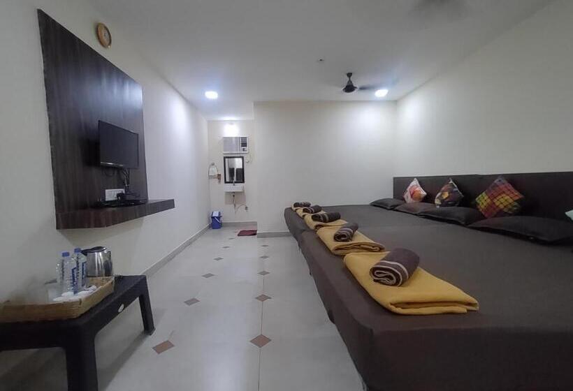 בית מלון כפרי Opulence Resort Awas Alibaug