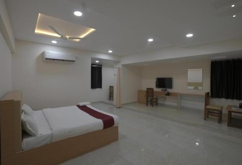 Отель Rajam Selva